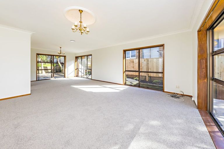 Photo of property in 16 Voltaire Court, Botany Downs, Auckland, 2010