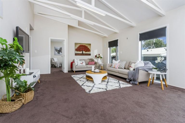 Photo of property in 208 Beach Haven Road, Beach Haven, Auckland, 0626