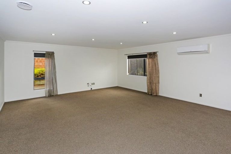 Photo of property in 23 Edgewater Parade, Waiuku, 2123