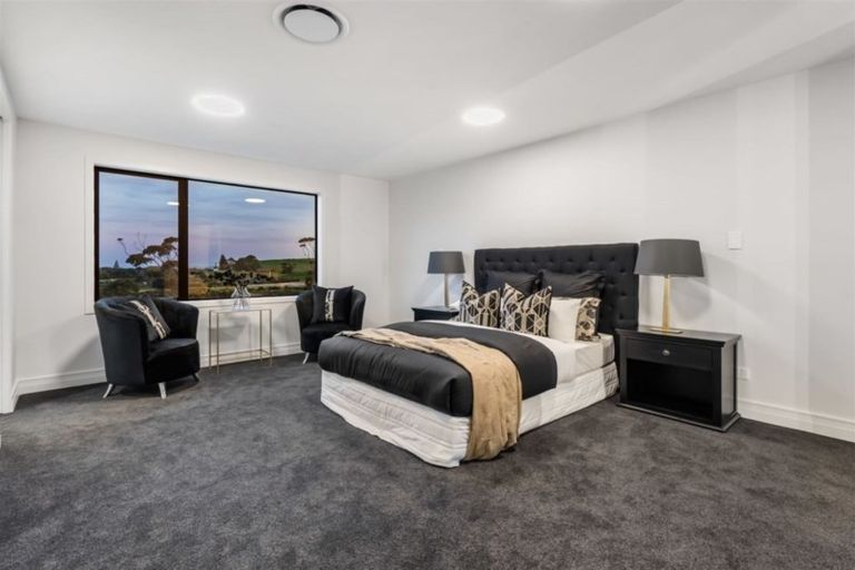 Photo of property in 2 Luff Place, Long Bay, Auckland, 0630