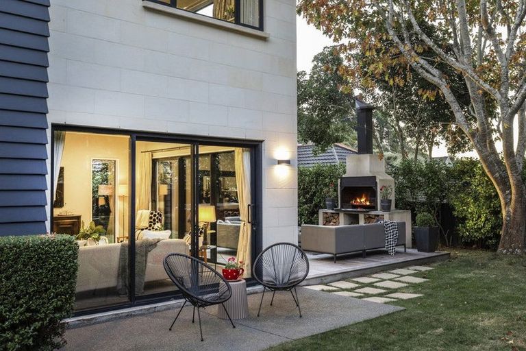 Photo of property in 2 Maurice Knowles Lane, Cashmere, Christchurch, 8022