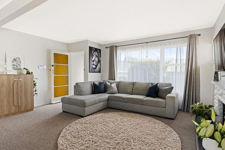 Photo of property in 27 Roby Street, Te Atatu Peninsula, Auckland, 0610