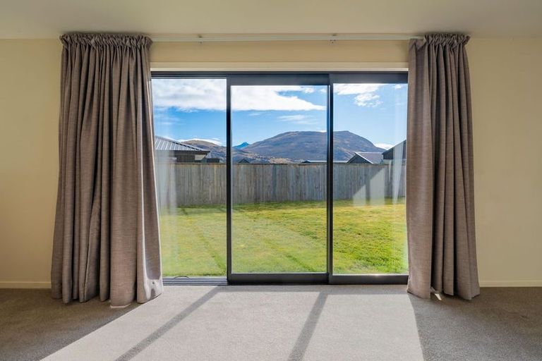 Photo of property in 10 Ward Street, Jacks Point, Queenstown, 9371