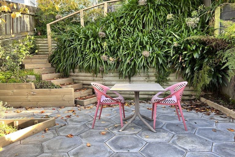 Photo of property in 15 Upper Bourke Street, Kilbirnie, Wellington, 6022