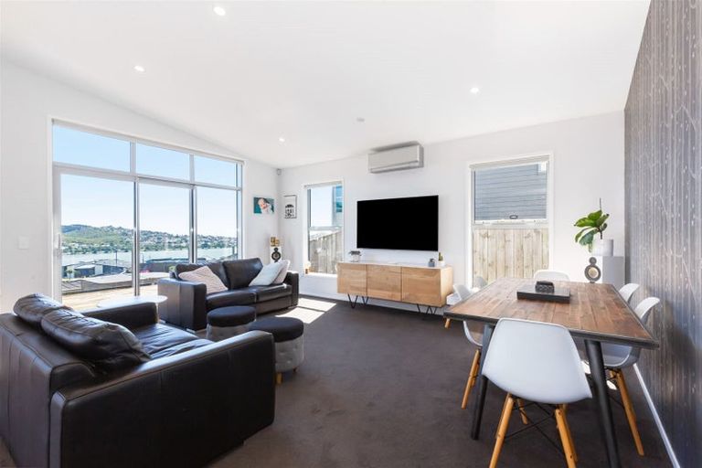 Photo of property in 78 Queen Charlotte Drive, Aotea, Porirua, 5024