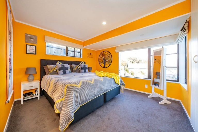 Photo of property in 28 Castle Crescent, Stokes Valley, Lower Hutt, 5019