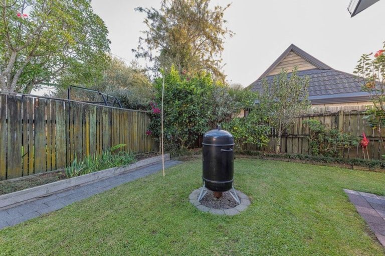 Photo of property in 1/32 Glucina Avenue, West Harbour, Auckland, 0618