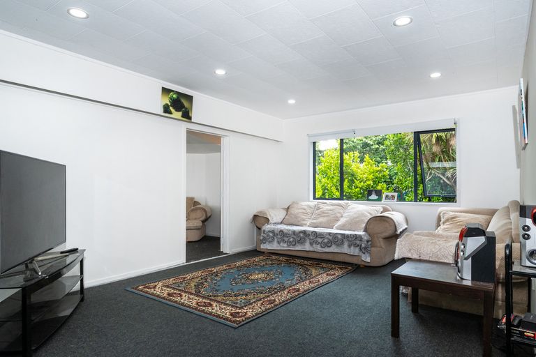Photo of property in 2/15 Mcleod Road, Henderson, Auckland, 0612