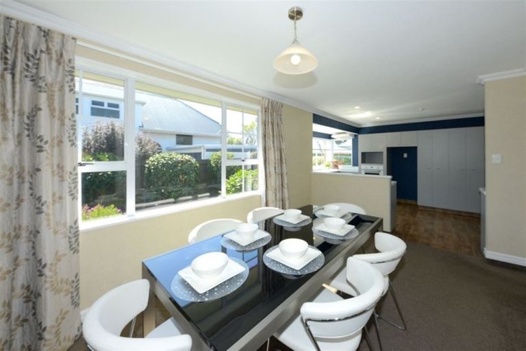 Photo of property in 2 Broadfell Avenue, Avonhead, Christchurch, 8042