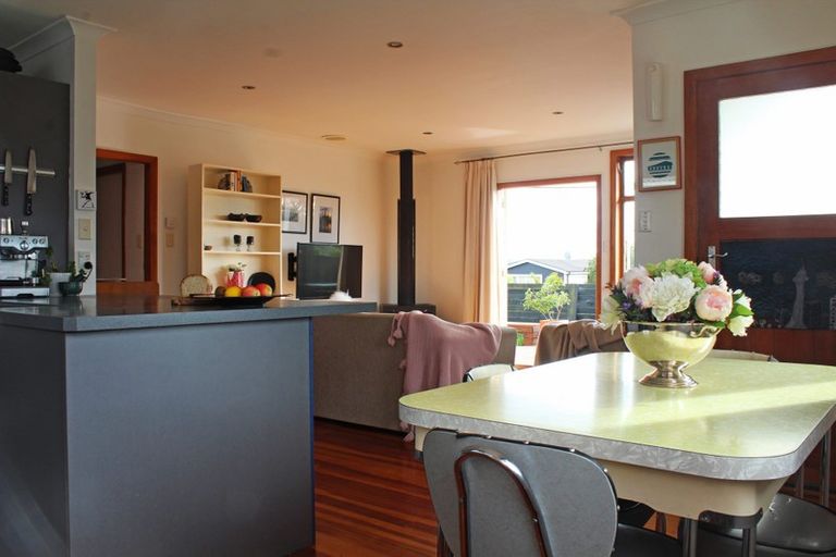 Photo of property in 1/102 Beresford Street, Bayswater, Auckland, 0622