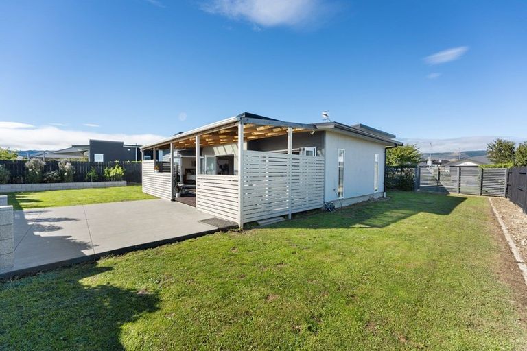 Photo of property in 12 Monaco Grove, Fitzherbert, Palmerston North, 4410
