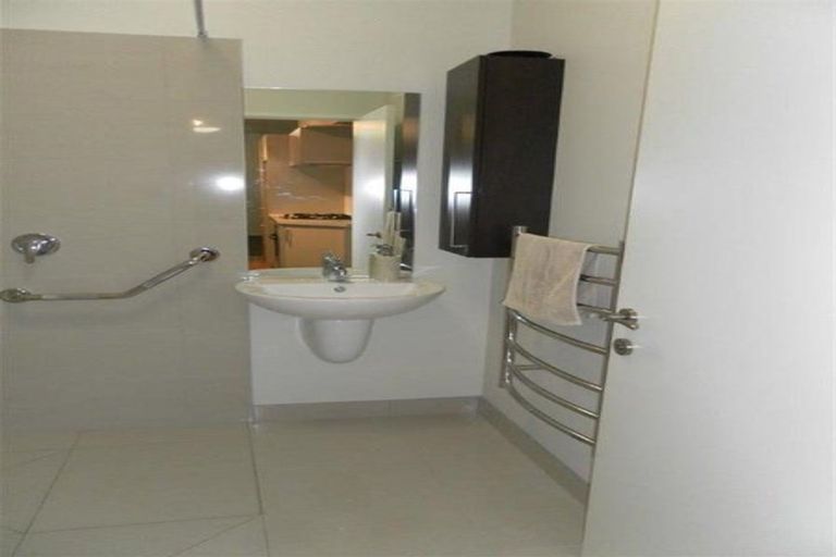 Photo of property in 7 Dorchester Place, Orewa, 0931