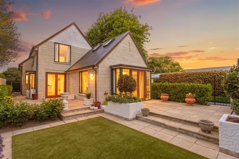 Photo of property in 2/124 Leinster Road, Merivale, Christchurch, 8014