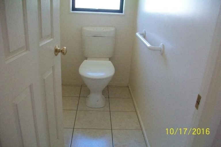 Photo of property in 1/72 Swanson Road, Henderson, Auckland, 0610