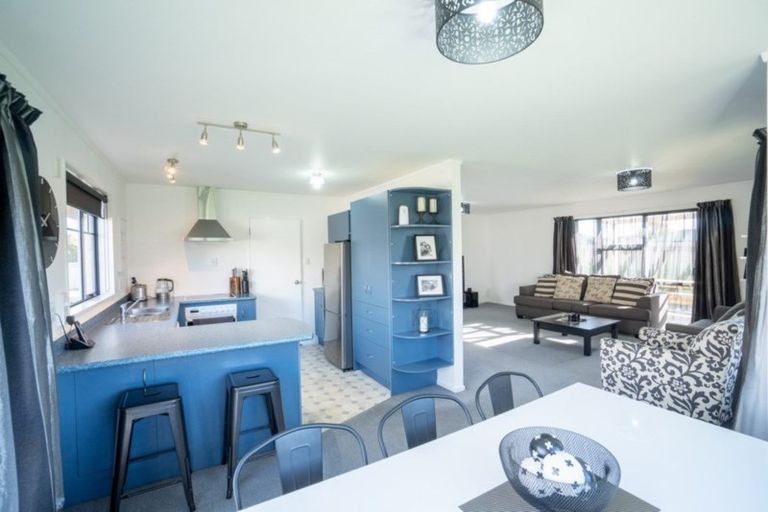 Photo of property in 8 Logan Place, Kelvin Grove, Palmerston North, 4414