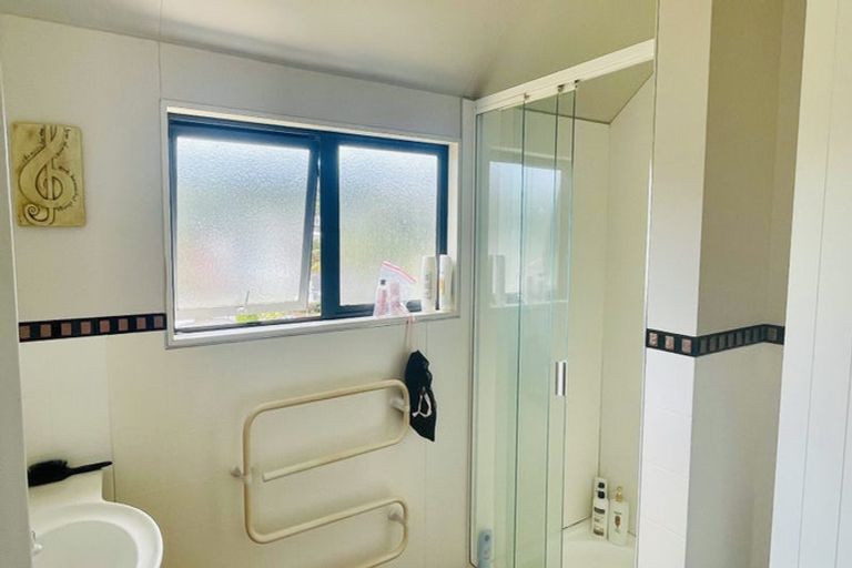 Photo of property in 12a Redwood Avenue, Tawa, Wellington, 5028