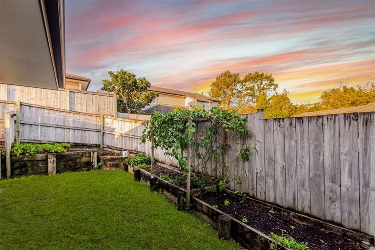 Photo of property in 14 Nirmal Place, Sunnyvale, Auckland, 0612