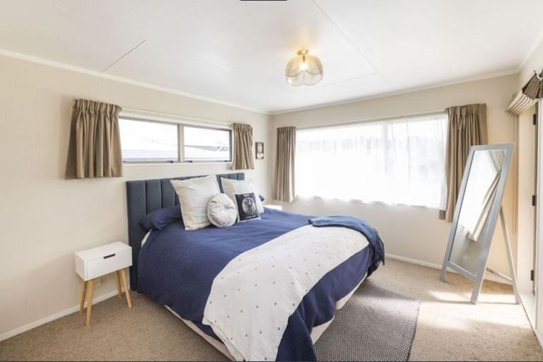 Photo of property in 80 John F Kennedy Drive, Milson, Palmerston North, 4414