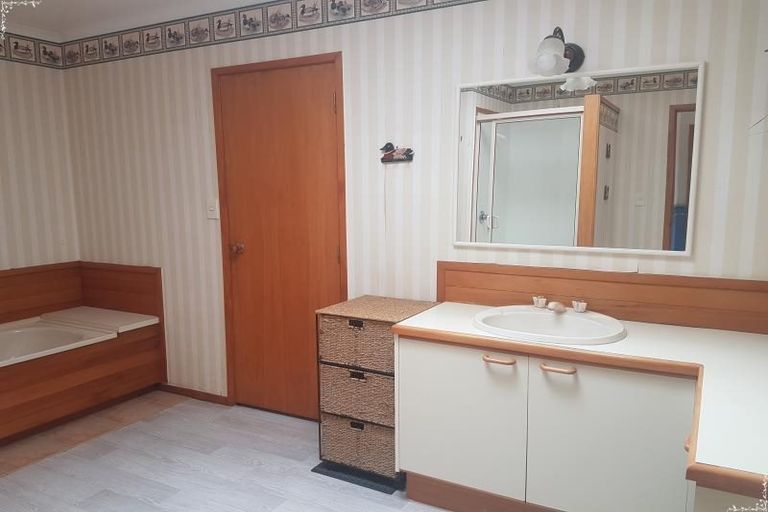 Photo of property in 155 Rockell Road, Whananaki, Hikurangi, 0181