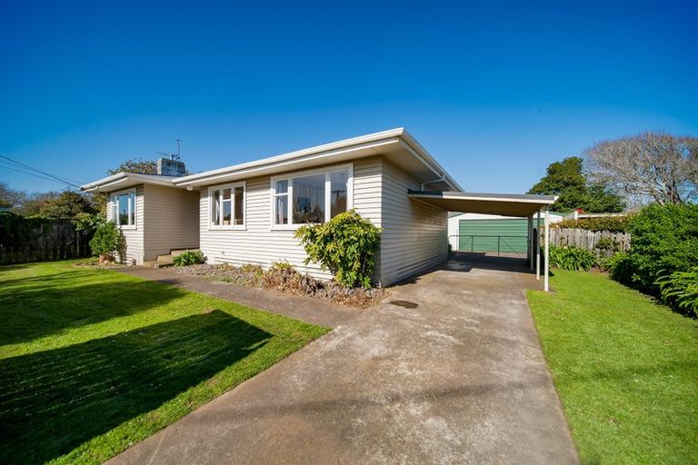 Photo of property in 8 Reid Avenue, Hawera, 4610