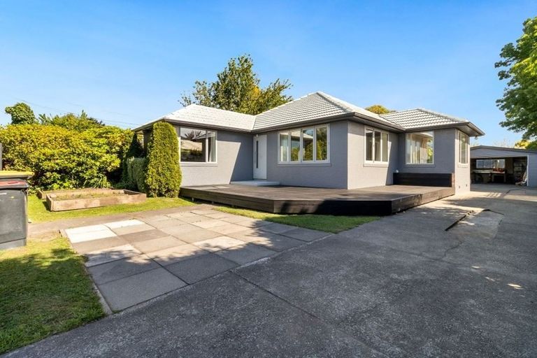 Photo of property in 397 Sawyers Arms Road, Harewood, Christchurch, 8051