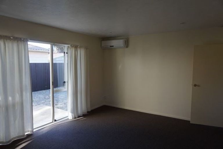 Photo of property in 3/2 Broadbent Street, Riccarton, Christchurch, 8041