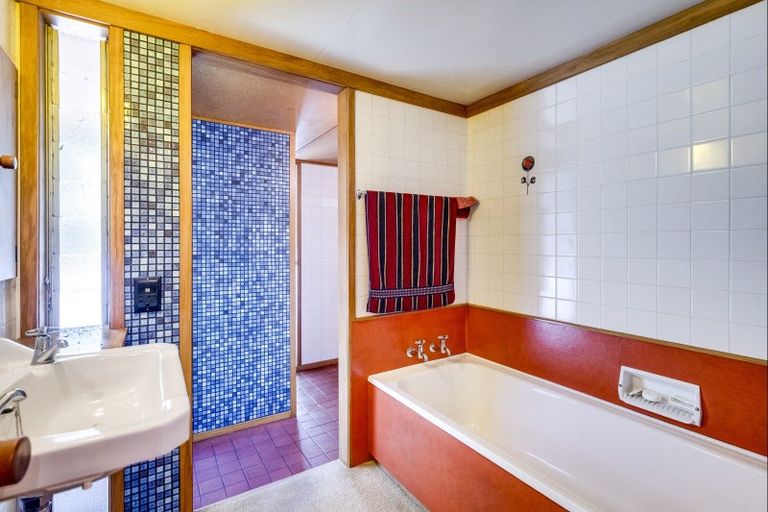 Photo of property in 122a Chaucer Road, Hospital Hill, Napier, 4110