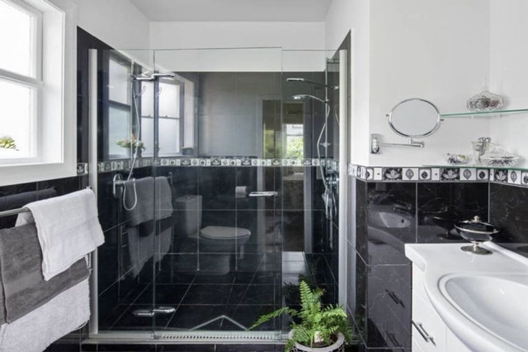 Photo of property in 5 Kinghorne Street, Strathmore Park, Wellington, 6022