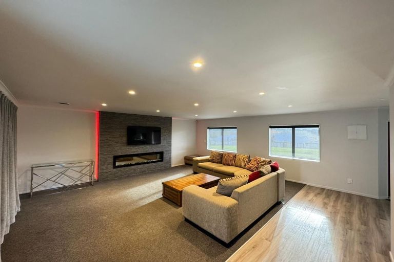 Photo of property in 236 Paremoremo Road, Lucas Heights, Auckland, 0632