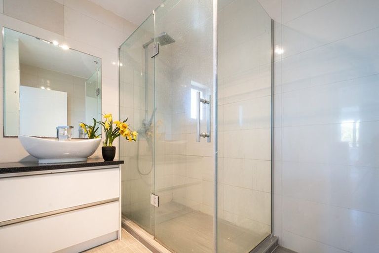 Photo of property in 1a Stottholm Road, Titirangi, Auckland, 0604