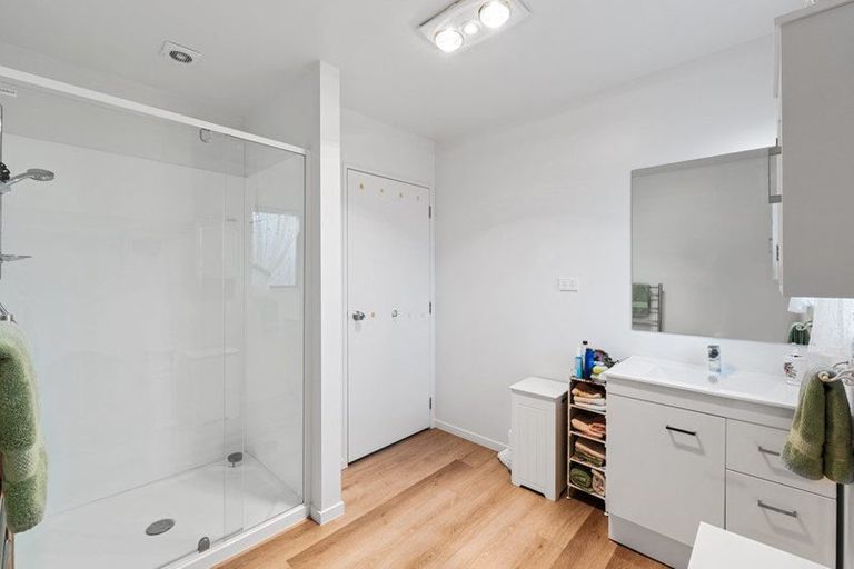 Photo of property in 31 Tuuhura Road, Pukekohe, 2120