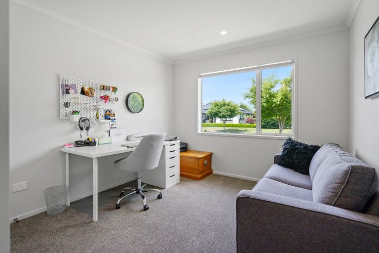 Photo of property in 26 Lilac Close, Cambridge, 3434