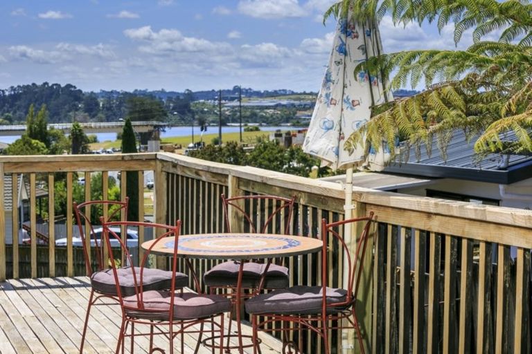 Photo of property in 12 Sevilla Place, Unsworth Heights, Auckland, 0632