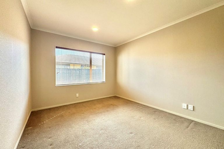 Photo of property in 54 Stranraer Crescent, Wattle Downs, Auckland, 2103