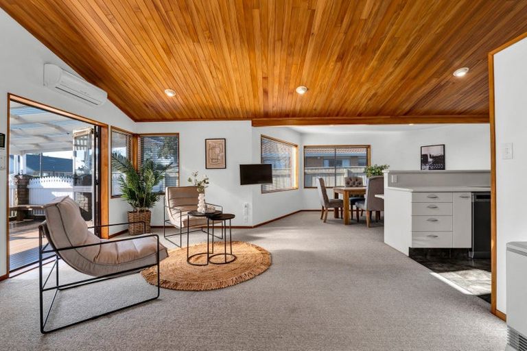 Photo of property in 8 Argyle Place, Highlands Park, New Plymouth, 4312