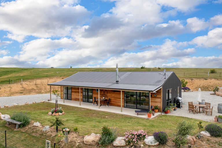 Photo of property in 25 Scrubby Gully Road, Waikerikeri, Alexandra, 9393