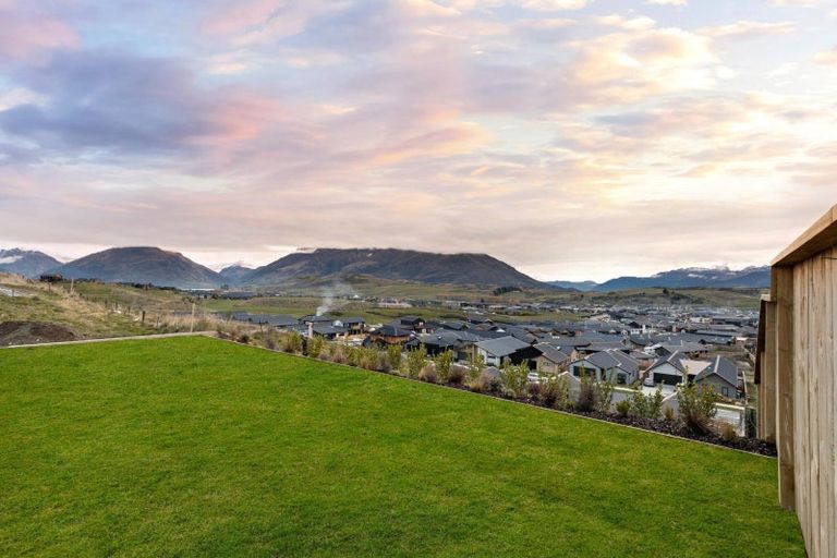 Photo of property in 125 Spur Ridge Rise, Jacks Point, 9371