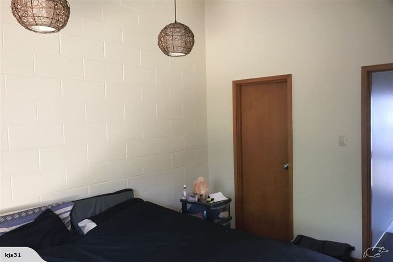 Photo of property in 14 Raekura Place, Redcliffs, Christchurch, 8081