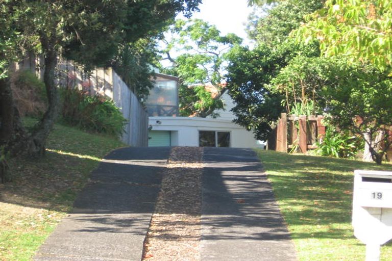Photo of property in 19 Agincourt Street, Glenfield, Auckland, 0629