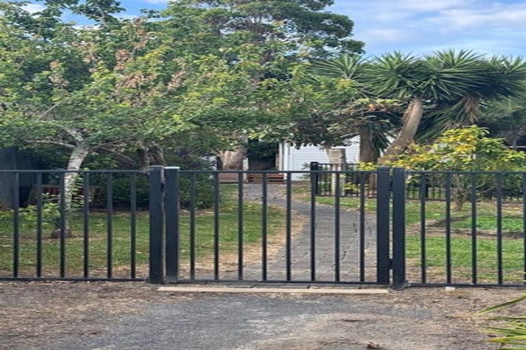 Photo of property in 22 Beihlers Road, Weymouth, Auckland, 2103