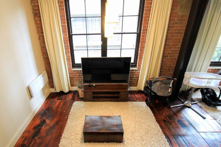 Photo of property in Hannahs Warehouse Apartments, 21/13 Leeds Street, Te Aro, Wellington, 6011