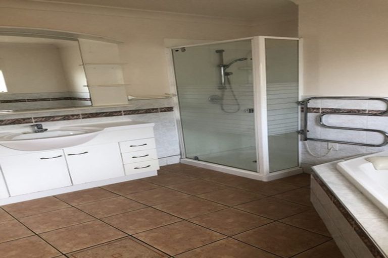 Photo of property in 27a St Annes Crescent, Wattle Downs, Auckland, 2103