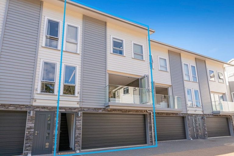 Photo of property in 4/13 Kaihu Street, Northcote, Auckland, 0627