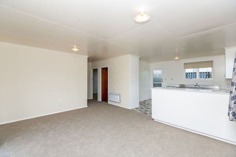 Photo of property in 36 Cumberland Street, Merrilands, New Plymouth, 4312