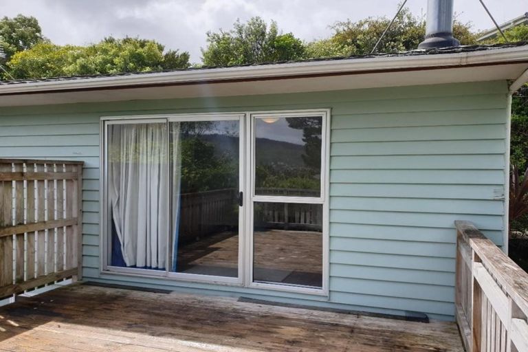 Photo of property in 58a Raroa Terrace, Tawa, Wellington, 5028