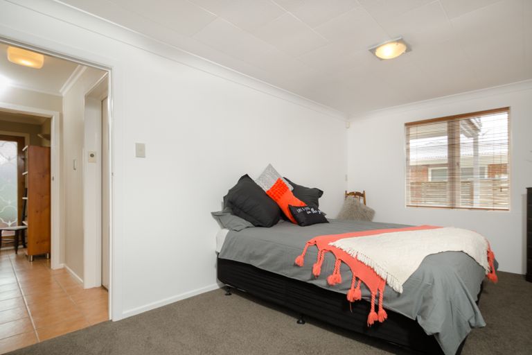 Photo of property in 11 Divich Avenue, Te Atatu South, Auckland, 0610