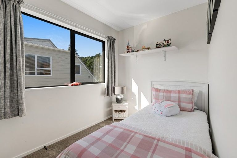 Photo of property in 4 William Bayes Place, Red Beach, 0932