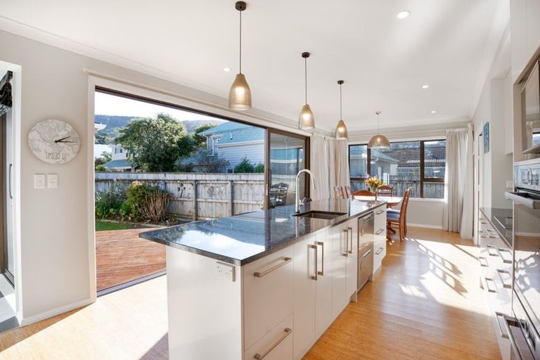 Photo of property in 51 Oxford Street, Tawa, Wellington, 5028