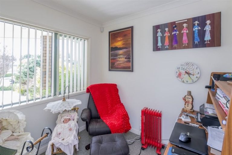 Photo of property in 10 Ngaio Street, Levin, 5510