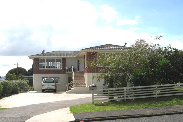 Photo of property in 86 Royal View Road, Te Atatu South, Auckland, 0610